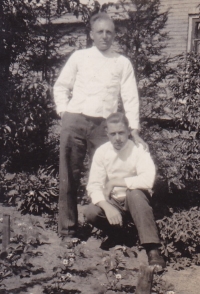 Evert Boerhout (broer van Jan) en rects Allard Schokker